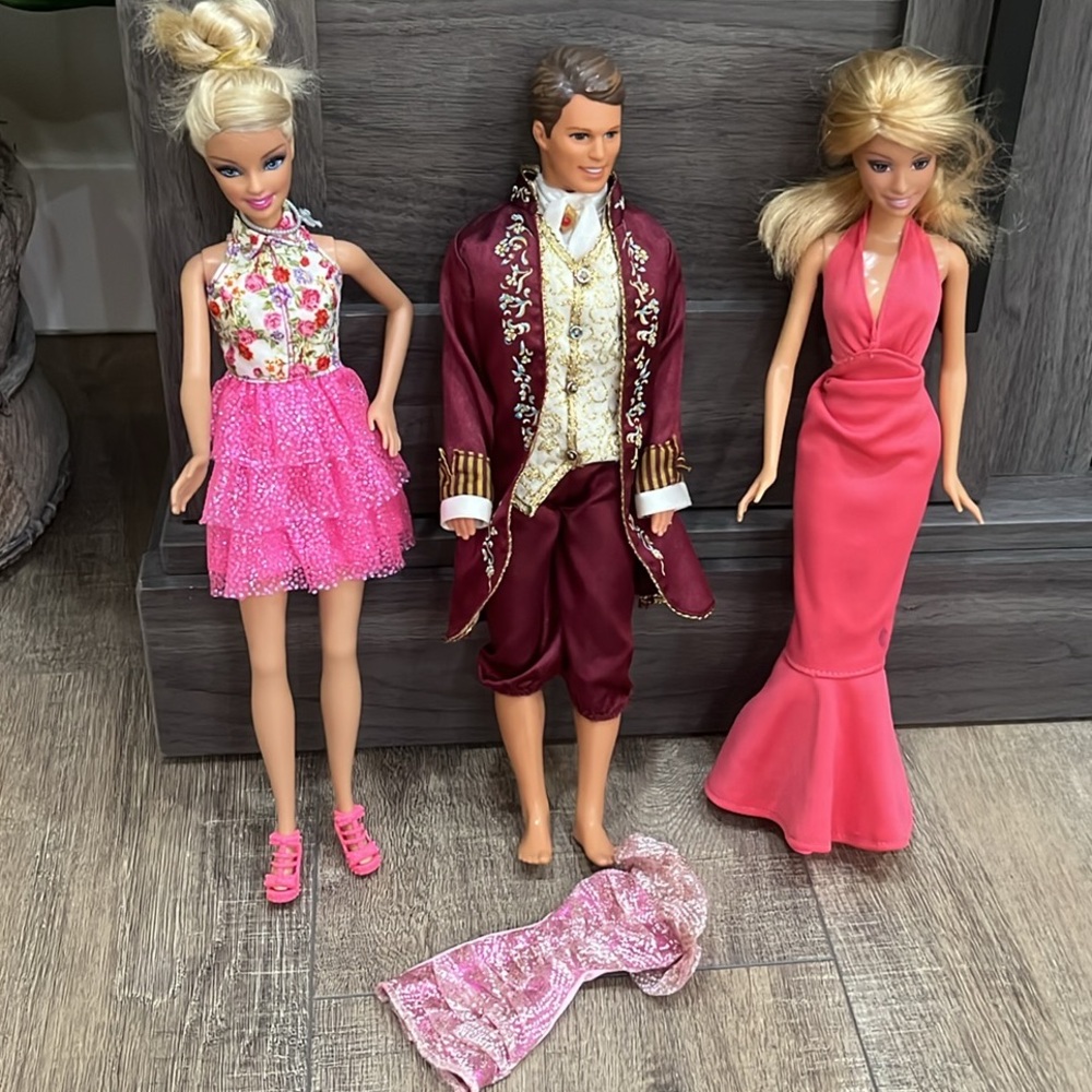 Barbie Vintage -Retired Doll with all accessories shown…